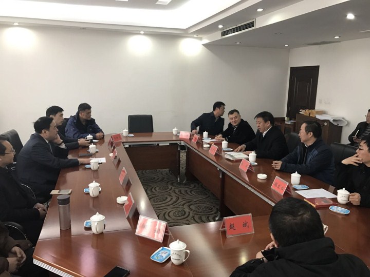 11-鞏義市委書記袁三軍、市人大主任李明楨、市政協(xié)主席談得勝、市委常委、市委辦主任朱軍、副市長劉軍杰、鞏東新區(qū)副主任劉亞濤等與太極實業(yè)董事長、十一科技法人代表趙振元、余才志、陳昌、何斌、趙斌、張松濤、趙遠遠、魏靜等會談.jpg